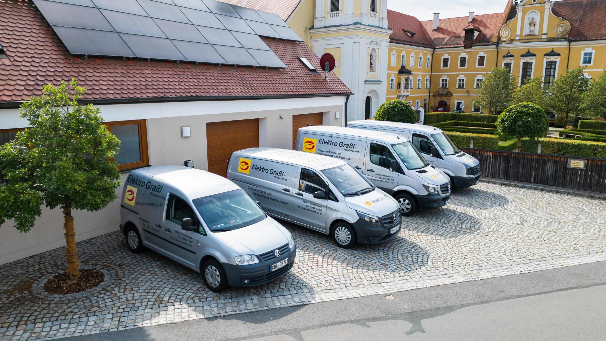 Elektro Graßl Gebäude und Fahrzeuge 1